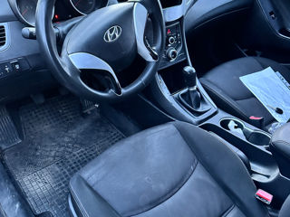 Hyundai Elantra foto 5