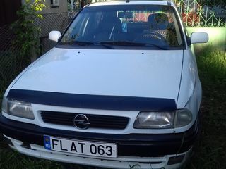 Opel Astra foto 1