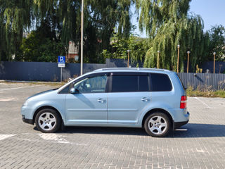 Volkswagen Touran foto 4