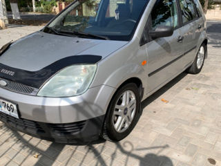 Ford Fiesta foto 3