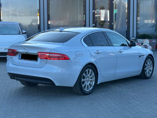 Jaguar XE foto 4