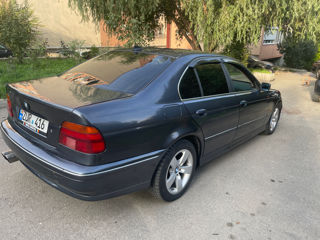 BMW 5 Series foto 3