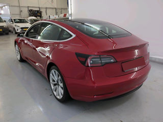 Tesla Model 3 foto 3