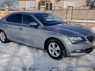 Skoda Superb foto 2