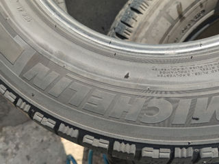 Anvelope  235/65 R16C  Michelin 4 buc.  3000 lei toate 4 foto 2