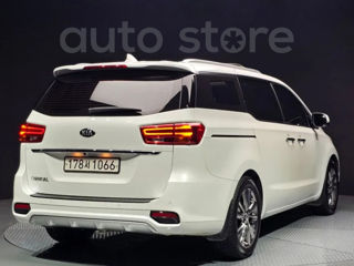 KIA Carnival foto 2