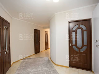 Apartament cu 2 camere, 85 m², Botanica, Chișinău foto 13