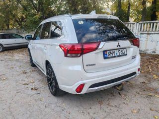 Mitsubishi Outlander foto 2