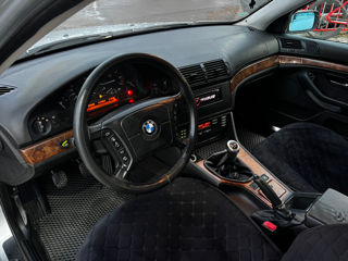 BMW 5 Series foto 8