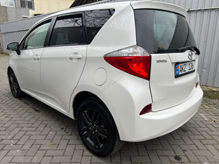 Toyota Verso-S foto 2