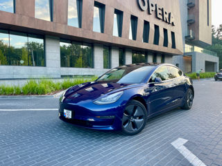 Tesla Model 3 foto 1