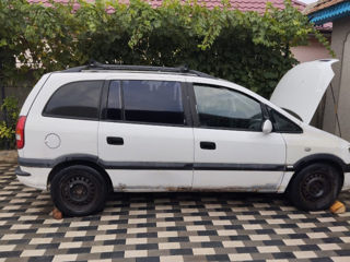 Opel Zafira foto 2