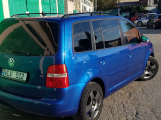 Volkswagen Touran foto 2