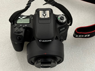 Canon EOS 77D foto 2