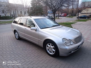 Mercedes C-Class foto 1