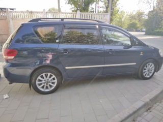 Toyota Avensis Verso foto 1