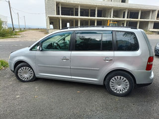 Volkswagen Touran foto 4