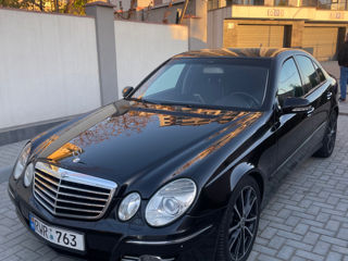 Mercedes E-Class foto 2