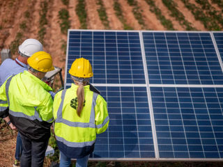 Parc Fotovoltaic la cheie, Centrala fotovoltaica, Baterii de stocare,Operare si mentenanta