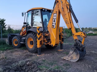 Prestări servicii buldoexcavator.