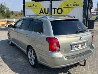 Toyota Avensis foto 2