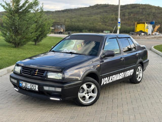 Volkswagen Vento foto 4