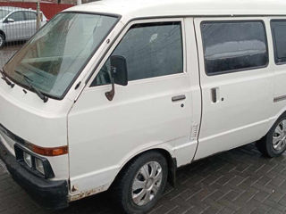 Nissan Serena foto 6