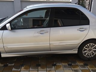 Mitsubishi Lancer foto 2