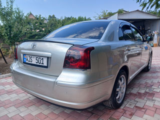 Toyota Avensis foto 4