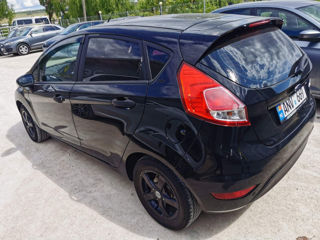 Ford Fiesta foto 2