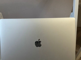 Vand MacBook Pro :(15inch,2019) i7/16GB/ 256ssd.50 cicluri.Starea ca Nou.