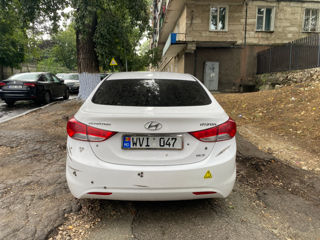 Hyundai Elantra foto 1