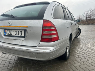 Mercedes C-Class foto 2