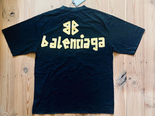 Balenciaga tee foto 2