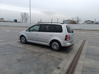 Volkswagen Touran foto 4