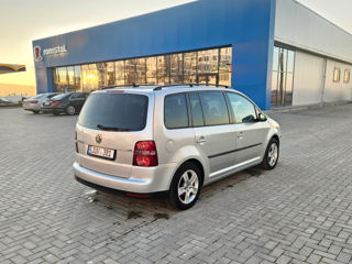 Volkswagen Touran foto 4