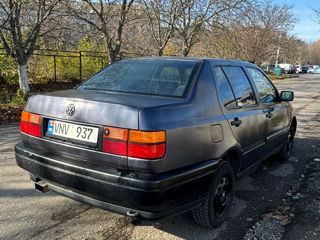 Volkswagen Vento foto 9