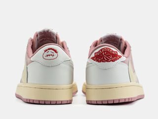 Nike Air Jordan 1 Retro Low x Travis Scott White/Pink Women's foto 7