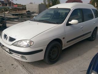 Vind piese si motor de Renault Megane, 1.9 dti, anul 2002.