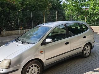 Nissan Almera Tino foto 1