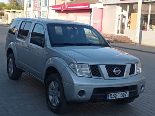 Nissan Pathfinder foto 2