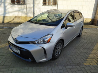 Toyota Prius v foto 5