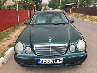 Mercedes E Class foto 1