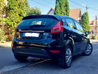 Ford Fiesta foto 1