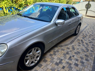 Mercedes E-Class foto 2