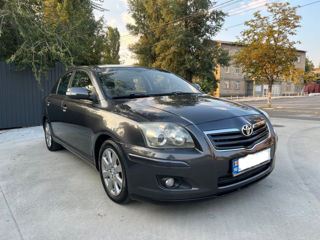 Toyota Avensis foto 2