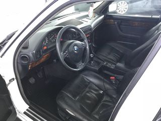 BMW 5 Series foto 1