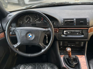 BMW 5 Series foto 9