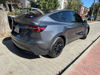 Tesla Model Y foto 3