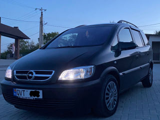 Opel Zafira foto 1